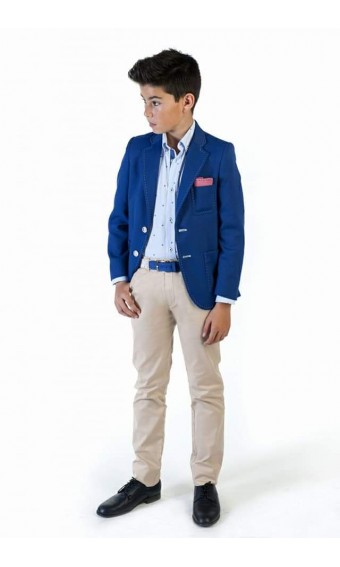 TRAJE SOLO DISPONIBLE EN TIENDA