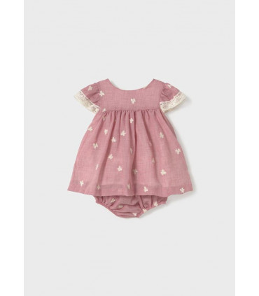 VESTIDO BORDADO CON CUBREPAÑAL