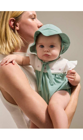 PELELE FLORECITAS CON GORRO